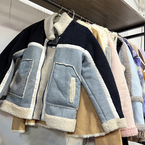 Fardos <span class=keywords><strong>de</strong></span> Ropa Usada al por Mayor <span class=keywords><strong>de</strong></span> Tiendas <span class=keywords><strong>de</strong></span> <span class=keywords><strong>Segunda</strong></span> <span class=keywords><strong>Mano</strong></span>, Chaquetas <span class=keywords><strong>de</strong></span> Mujer Gruesas para Invierno, Abrigos Forrados <span class=keywords><strong>de</strong></span> Piel, Estilos Variados - Product Image 3