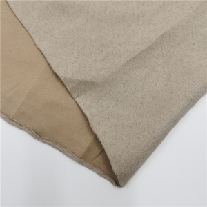 Tissu d'ameublement et de rideaux occultant respirant ignifuge en suède doux 100% polyester couleur moka - Product Image 2