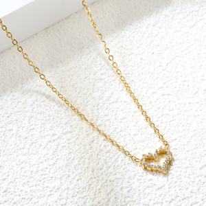 Collier tendance en acier inoxydable plaqué or pour la Saint-Valentin, étanche, minimaliste, avec pendentif cœur creux en zircon pour femme - Product Image 3