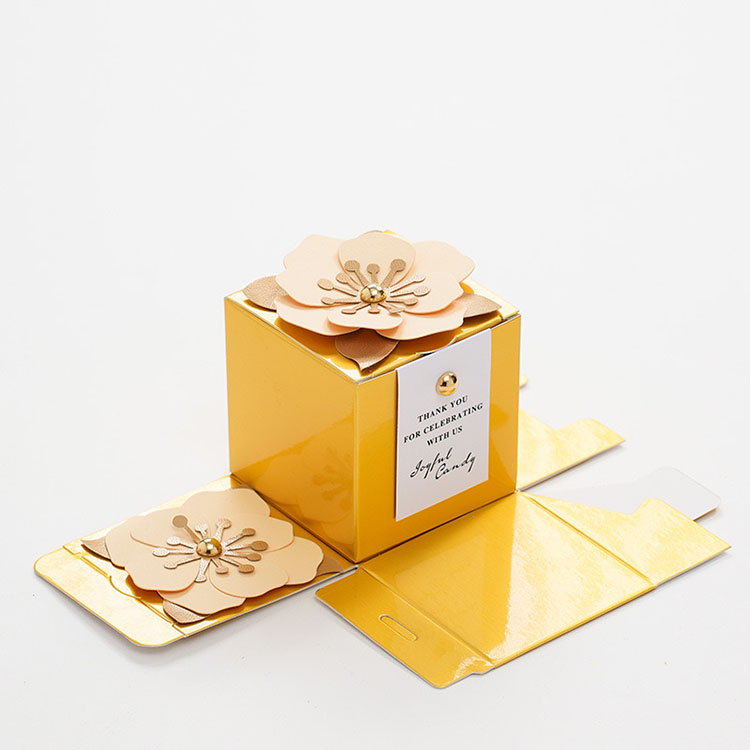 Hojas de oro + flor beige + Tarjeta blanca