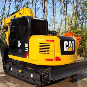Excavatrice sur chenilles CAT 308E2 d'occasion, 8 tonnes, compacte, équipée d'une cabine et d'une lame de bulldozer, pour la construction, l'agriculture et les travaux de terrassement. - Product Image 1