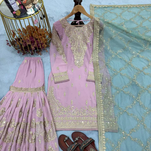 Lancement d'un nouveau pantalon en fausse georgette lourde avec ensemble Dupatta pour le lancement d'une belle robe de travail brodée - Product Image 1