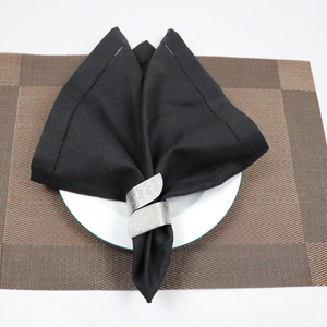 Nappe en lin de style boutique, faite à la main, carrée 50x50cm, ourlet simple, couleur et taille personnalisables - Product Image 1
