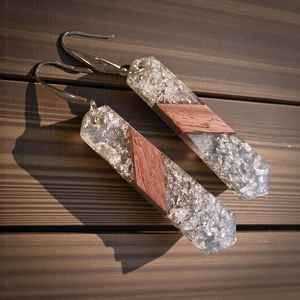 Pendientes Ligeros de Resina y Madera, Joyería Bohemia Hecha a Mano, Diseño Inspirado en la Naturaleza, Regalo Perfecto para Mujeres, Adolescentes y Niñas - Product Image 3