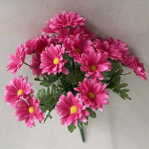 Fiori Artificiali in Seta Bianca all'Ingrosso, Bouquet di Margherite in Plastica di Alta Qualità per Cimiteri - Product Image 1