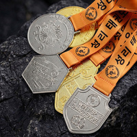Médaille de course 3D en alliage de zinc, simple face, plaquée or et argent, avec logo et lettre personnalisés, et ruban