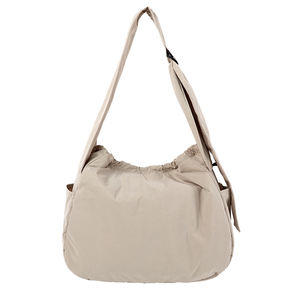 Sac à bandoulière léger et imperméable en polyester recyclé pour femme, avec fermeture éclair et motif lettre, idéal pour toutes les saisons - Product Image 3