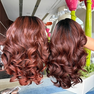 Parrucca in Capelli Sintetici Rosso Rame con Splendida Radice Nera Balayage, Lunghezza 18 Pollici, per Donne - Product Image 1