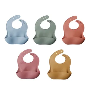 New Arrival Golden Supplier Low Price Reusable Funny Baby Dining Drool Bibs Wholesale Small Waterproof Silicone Baby Feeding Bib