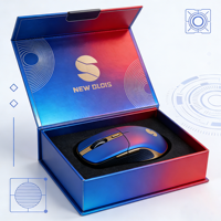 Boîte cadeau pour souris de jeu avec finition holographique dégradée, doublure floquée, UV sélectif, coins renforcés magnétiquement GoTop, laminage mat