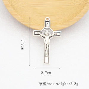 Cruz de Jesús religioso de aleación con crisol, plateado, mini Cruz de metal, piezas de joyería, abalorio, INRI cruzado, más barato, venta al por mayor - Product Image 2