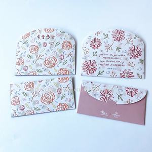 Enveloppe en papier noir avec logo UV spot Bons cadeaux personnalisés et enveloppes - Product Image 6