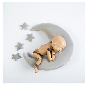 Oreiller de pose pour photographie de nouveau-né professionnel - Assistant de pose et accessoire pour bébé en forme de croissant de lune - Product Image 2