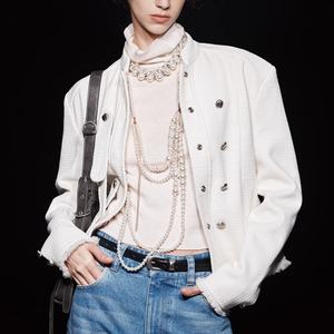 บริการรับผลิตเสื้อแจ็คเก็ตสูทผู้ชายแบบคลาสสิกสีขาวสไตล์ Palazzo พร้อมบุไหล่  รับทำโลโก้ตามสั่งแบบขายส่ง (OEM) - Product Image 3