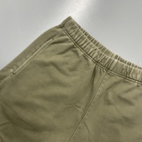 Shorts décontractés vert olive avec taille élastique, poches latérales, coupe ample, ourlet nettoyé, pour usage quotidien