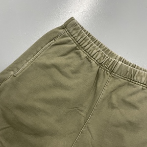 Shorts décontractés vert olive avec taille élastique, poches latérales, coupe ample, ourlet nettoyé, pour usage quotidien - Product Image 3