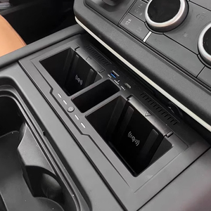 ไอเดียสินค้าใหม่ กล่องเก็บของในรถยนต์พร้อมที่ชาร์จไร้สายแบบ USB Type-C สำหรับรถยนต์แลนด์โรเวอร์ ดีเฟนเดอร์ 90 110 130 - Product Image 5