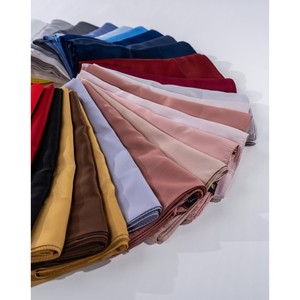 Écharpe carrée en satin uni décontractée Miss Color, design bordé, finition mate, douce et soyeuse, en polyester chiffon de qualité supérieure, respectueuse de la peau - Product Image 6