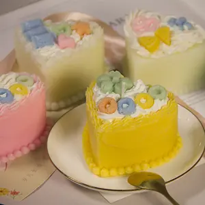 Bougie parfumée à la crème de fraise de style INS, bougie en cire de soja, gâteaux d'anniversaire, décoration de fête à domicile - Product Image 2