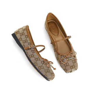 Chaussures plates rétro de créateur 2026 pour femmes, en toile de haute qualité, style décontracté pour la marche en extérieur et la danse - Product Image 1