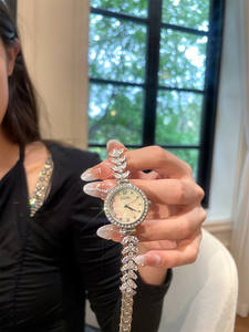 Reloj de Cuarzo de Lujo para <span class=keywords><strong>Mujer</strong></span>, Diseño de Sirena, Novedad 2025, Incrustaciones de Diamantes, Caja y Correa de Acero Inoxidable, Cristal Mineral, Ligero, 3ATM - Product Image 1