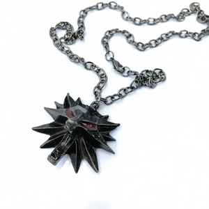 بيع من المصنع بسعر رخيص تصميم لعبة الهيب هوب للرجال عين حمراء قلادة الذئب قلادة - Product Image 1