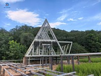 Faible coût une maison à ossature Structure en acier Maison en bois Villa Portable Triangle Maison Chambre d'hôtel Petit Kit de maison avec balcon