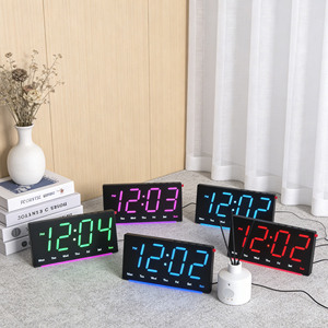 Horloge numérique intelligente LED colorée avec alarme, température, lumière ambiante, <span class=keywords><strong>calendrier</strong></span>, fonction snooze, réglage de la luminosité, décoration d'intérieur - Product Image 5