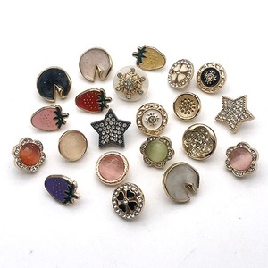 Oem ODM thiết kế Kẽm hợp kim đồng thau Kim Loại May nút bấm Stud nút <span class=keywords><strong>prong</strong></span> kim cương may nút cho quần áo may mặc - Product Image 3