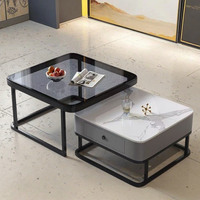 Petit appartement moderne, salon, table basse, thé, verre carré artistique haut de gamme avec dalle de roche lumineuse, style panneau de bois de luxe