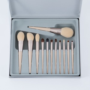 Bộ <span class=keywords><strong>12</strong></span> Cọ Trang Điểm Bằng Lụa Ngô Lông Ngựa Ngựa Động Vật Mềm Bộ Cọ Trang Điểm <span class=keywords><strong>12</strong></span> Chiếc - Product Image 2