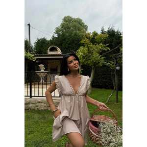 เดรสสั้นสีเบจสไตล์วินเทจ สายเดี่ยว ไซส์ XS ผ้าสแปนเด็กซ์ มีซับใน ไม่มีปก ดีไซน์เซ็กซี่ เหมาะสำหรับใส่ในวันที่อากาศดีในฤดูใบไม้ผลิหรือฤดูใบไม้ร่วง - Product Image 3