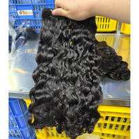 Extensions de cheveux humains ondulés bruts du Cambodge, mèches de cheveux vierges bruts du Cambodge avec cuticules alignées, cheveux bouclés non traités du Vietnam et de Birmanie