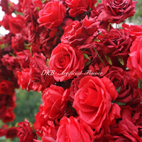 Fabrikpreis Großhandel Beliebter Herzförmiger Bogen Hochwertige Künstliche Seidenrosen Roter Herz-Blumenbogen für Hochzeitsanträge