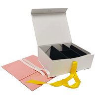 Caja de Regalo Plegable de Cartón Ecológico Reciclable con Cierre Magnético, Forro de Esponja y Textura de Laminación Mate para Calcetines, con Logotipo Personalizado