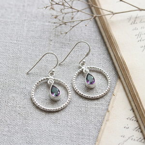 Pendientes Colgantes de Aro Abierto Hechos a Mano en Plata de Ley 925 con Topacio Místico Natural de Lujo Divyansh para Uso Diario de Mujer - Product Image 1
