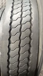 <span class=keywords><strong>Pneu</strong></span> 1000R20 remis à neuf avec grand motif en zigzag - Product Image 3