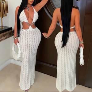 J0350 Abito Estivo Trendy da Donna, Copricostume Lungo in Maglia Crochet Traforata, Vestito Halter con Scollo Profondo a V e Schiena Scoperta - Product Image 2