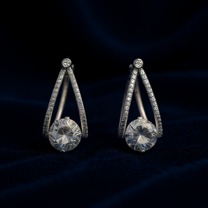 Orecchini E3209 in Oro Bianco con Diamanti Taglio Brillante Rotondo Colore D Naturali Stile Classico da Sposa per Donna - Product Image 2