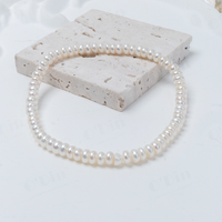 Ensemble de bijoux en perles d'eau douce naturelles : collier et bracelet en perles de type « pièce de monnaie » avec boucles d'oreilles clous en perles « pain », cadeau élégant pour elle
