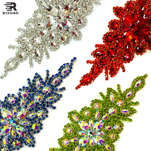 Appliques en strass à dos plat rondes, design mode JP Stone, pour la décoration de robes de soirée et de vêtements de mariage - Product Image 1