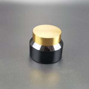 Tarro de vidrio redondo de 50g/100g transparente/negro/verde/azul con hombro inclinado y tapa de plástico dorada/negra - Product Image 1