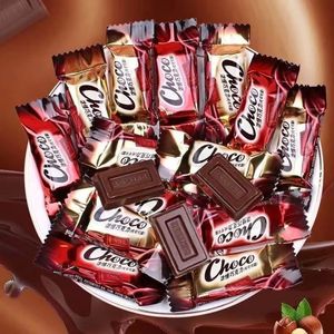 Cioccolato Natalizio Dolce all'Ingrosso con Frutta Secca per Riunioni Familiari, Confezione Multi-Colore Pronta da Gustare - Product Image 2