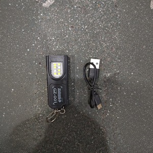Mini lampe torche portable Wushang, LED rechargeable, lampe d'urgence EDC pour l'extérieur, avec câble USB, porte-clés - Product Image 1
