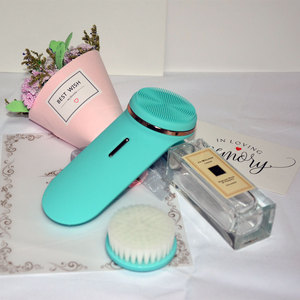 เครื่องทำความสะอาดผิวหน้าแบบพกพาอเนกประสงค์ แปรงทำความสะอาดผิวหน้าซิลิโคนระบบสั่นไฟฟ้าเพื่อความงาม - Product Image 4