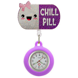 Montre d'infirmière rétractable avec coque en silicone, broche et porte-badge pour infirmières et médecins - Product Image 3
