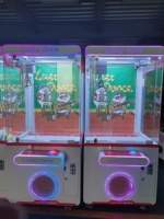 Machine de jeu d'arcade de grue de griffe colorée à pièces poupées chanceuses nouvelle Machine de jeu de poupées de conception