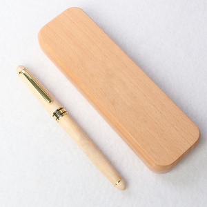 ชุดของขวัญ<span class=keywords><strong>ปากกา</strong></span>หมึกซึมไม้เมเปิลและโลหะสุดหรู พร้อมปากกาลูกลื่นไม้สลักลาย <span class=keywords><strong>ปากกา</strong></span>สำหรับธุรกิจสุดหรูสำหรับแจกเป็นของขวัญ - Product Image 3