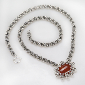 Cadena de doble espiral de <span class=keywords><strong>acero</strong></span> <span class=keywords><strong>inoxidable</strong></span>, collar de ágata roja hecho a mano, proveedor de <span class=keywords><strong>joyería</strong></span> de Chainmail - Product Image 4