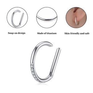 ASTM F136 Titane Demi Anneau CZ Pavé D Forme Articulé Segment <span class=keywords><strong>Clicker</strong></span> Cartilage Corps Piercing Boucle D'oreille Cerceau Nez Cerceau - Product Image 4